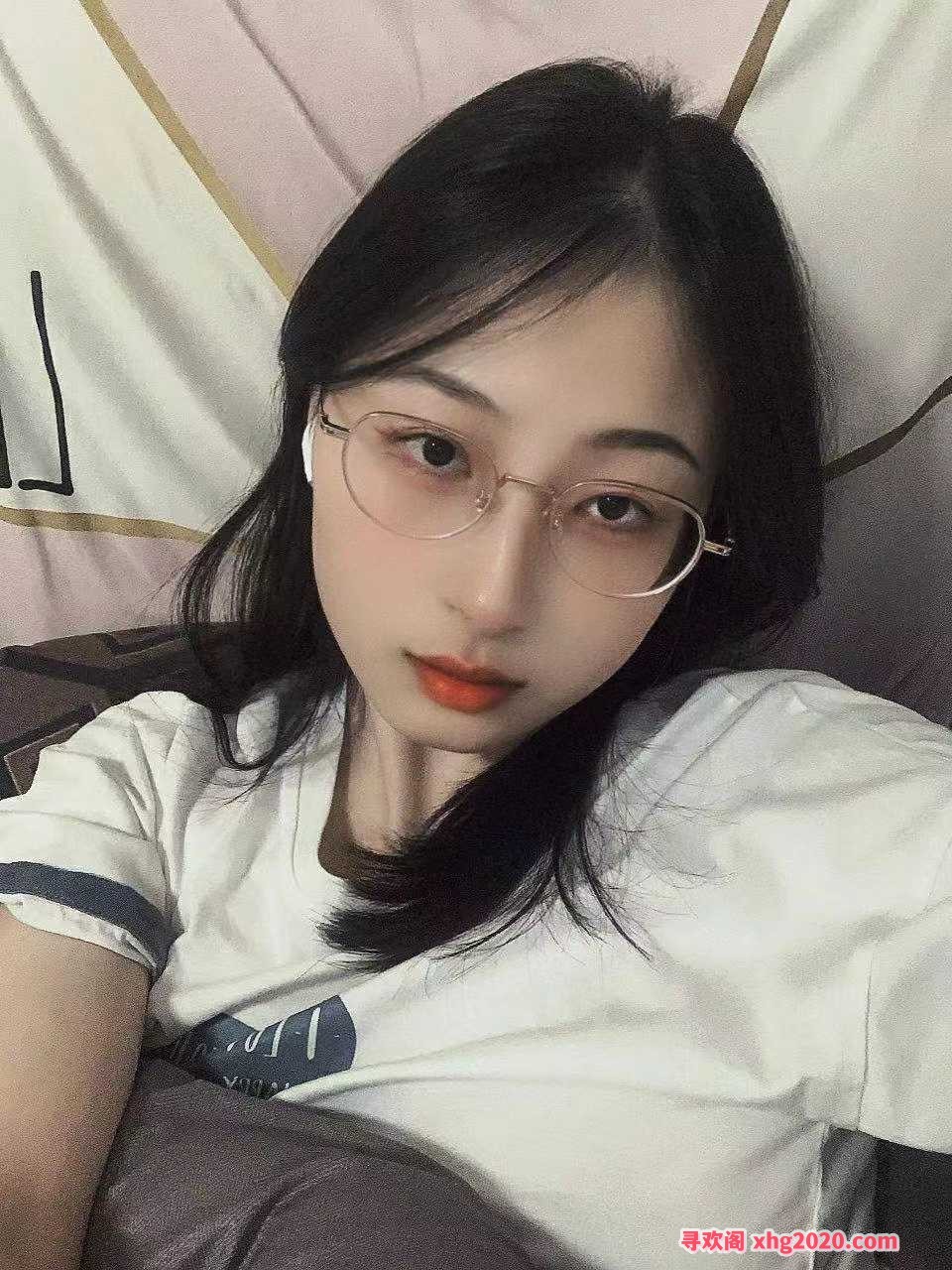 赛罕苗条大胸美少妇