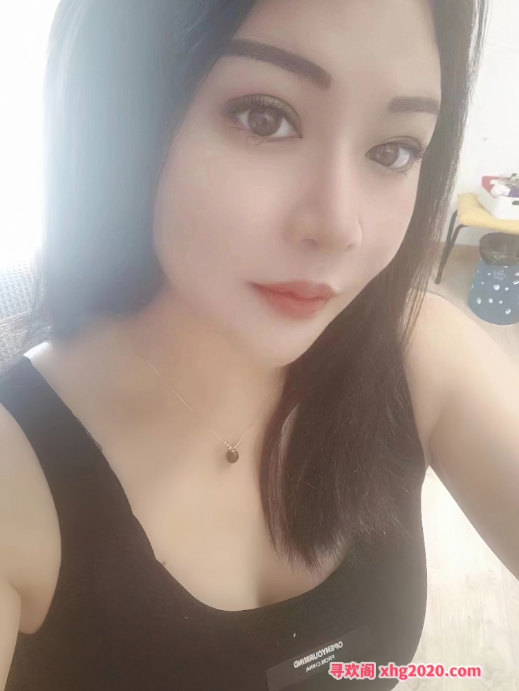 蜜桃臀骚妇