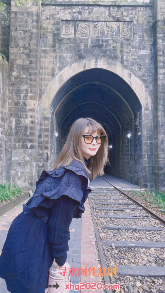 成都温江苗条妹子