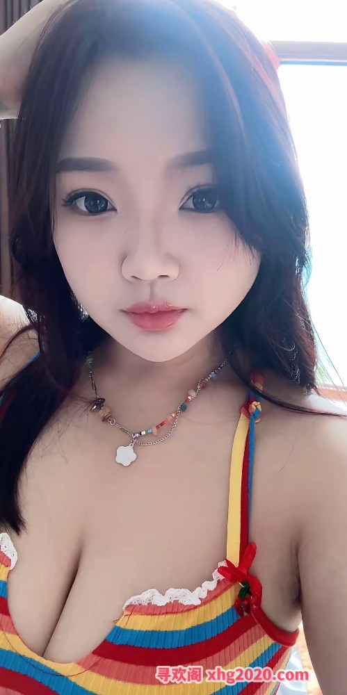 探花酒吧上班的学生妹很丰满
