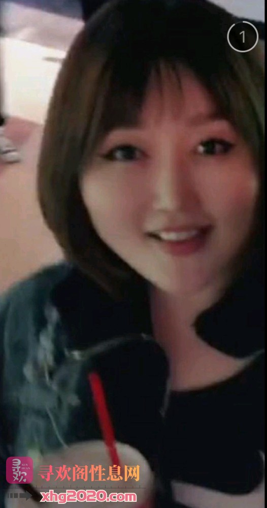 青岛坦克大胸妹