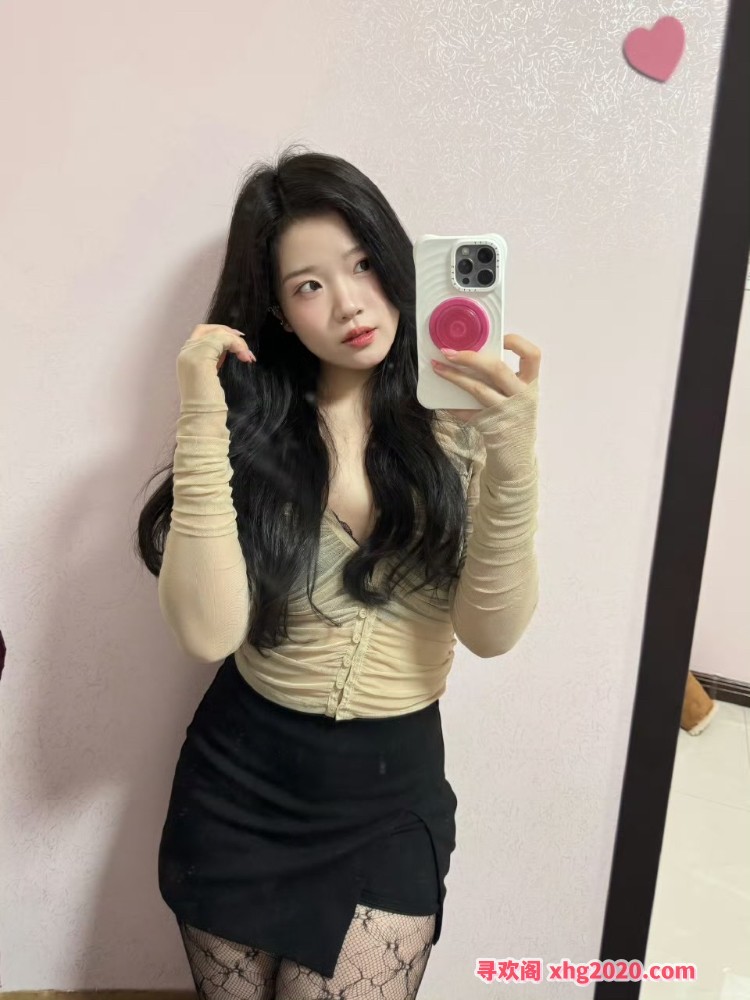 妹妹是从日本学艺归来的海归 妹妹屁股也不错很翘摸着很有感 妹妹舔着我蛋蛋