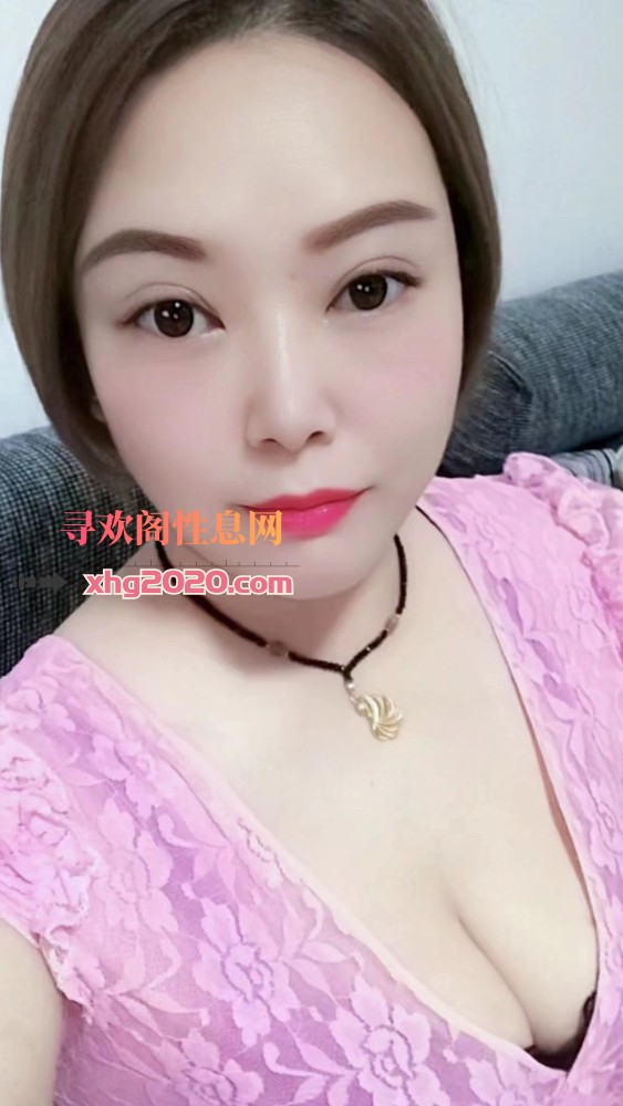 短发丰满少妇