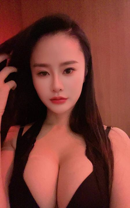 江宁大胸御姐尤美