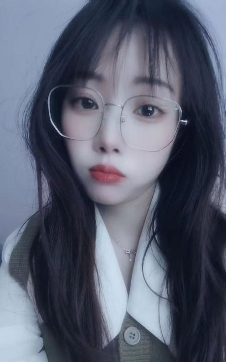 眼镜妹萌萌