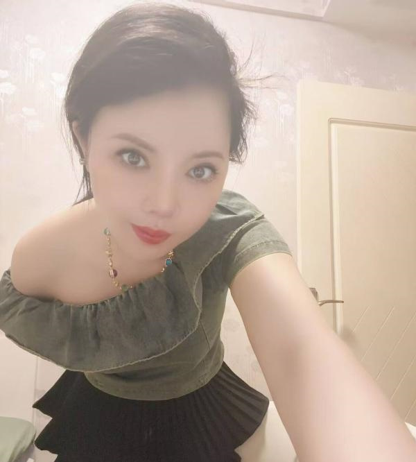 武侯个人制服少妇雅雅