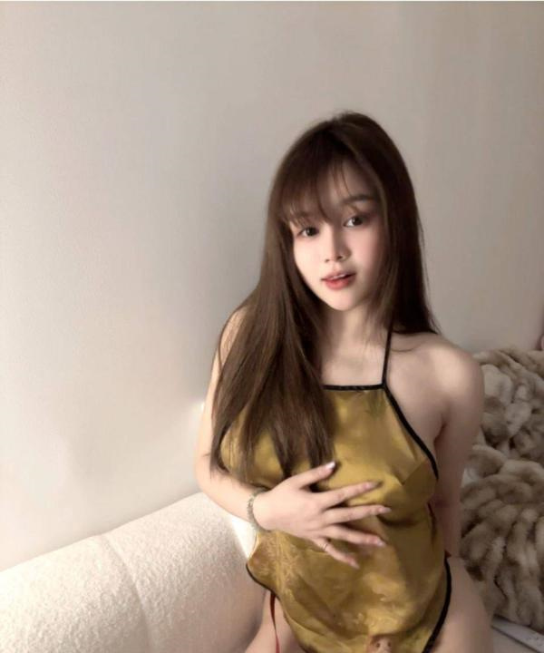 后入年轻大胸嫩妹