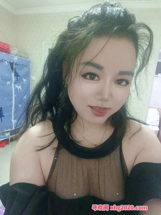 东郊地铁口小姐姐