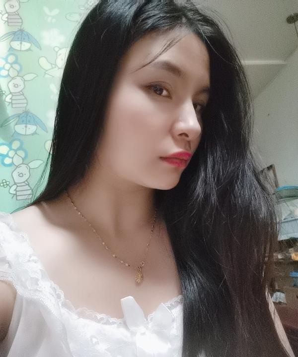 汉口火车站娇小妹子