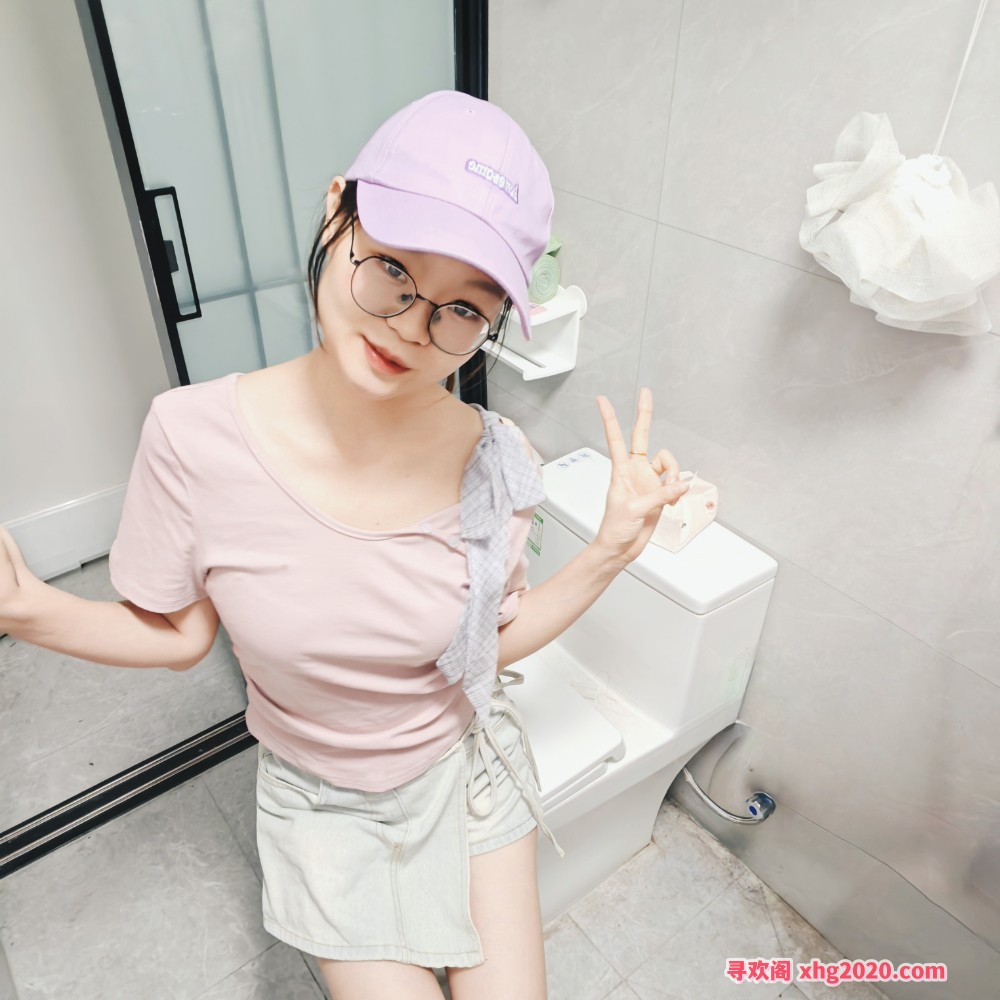 白嫩温柔小妹