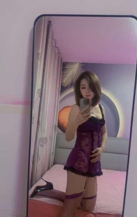 气质短发小少妇