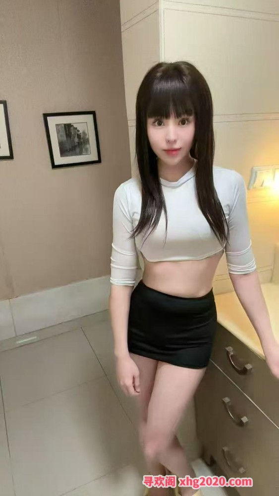 可爱豹纹妹