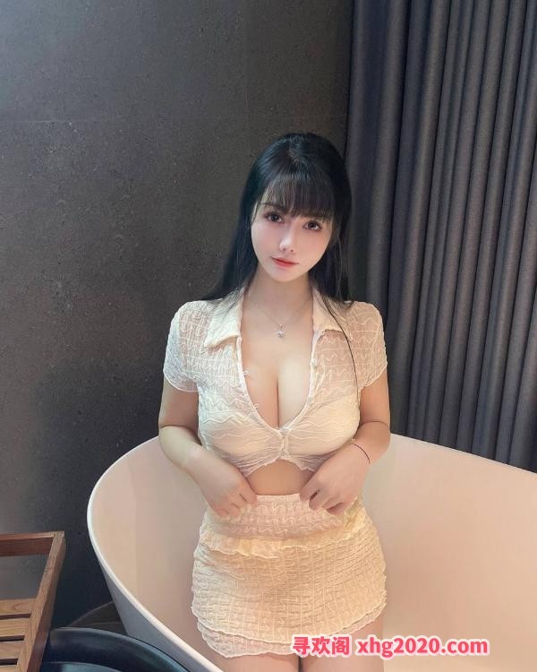 清纯甜妹乖巧缺爱要人疼