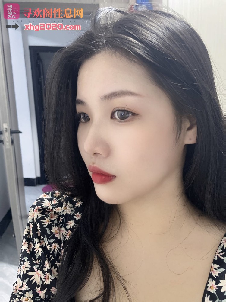 天津唇厚逼肥骚妹子