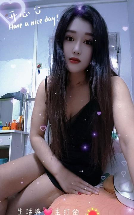 巨乳默默
