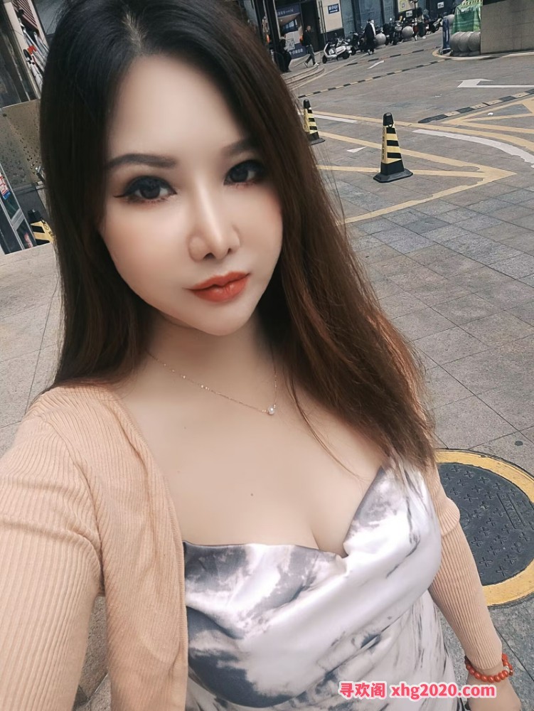 娜娜大胸少妇