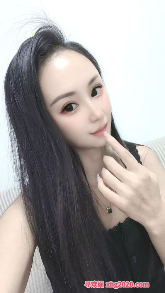 五官精致的小骚妇