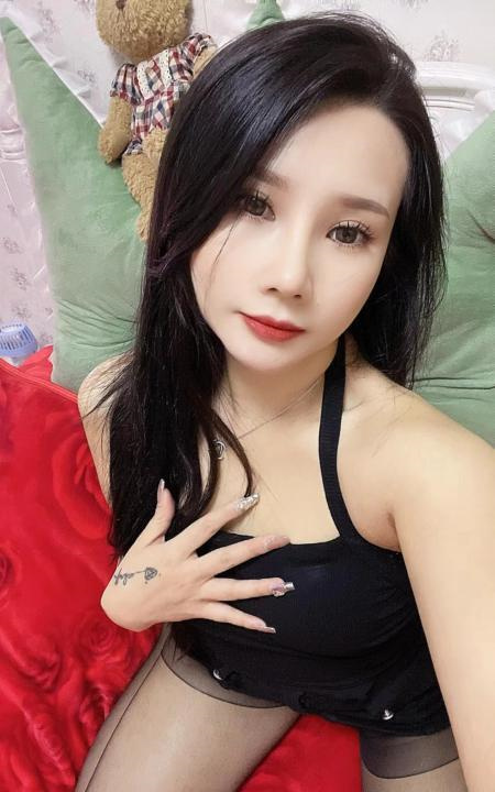 黑丝美腿朵儿