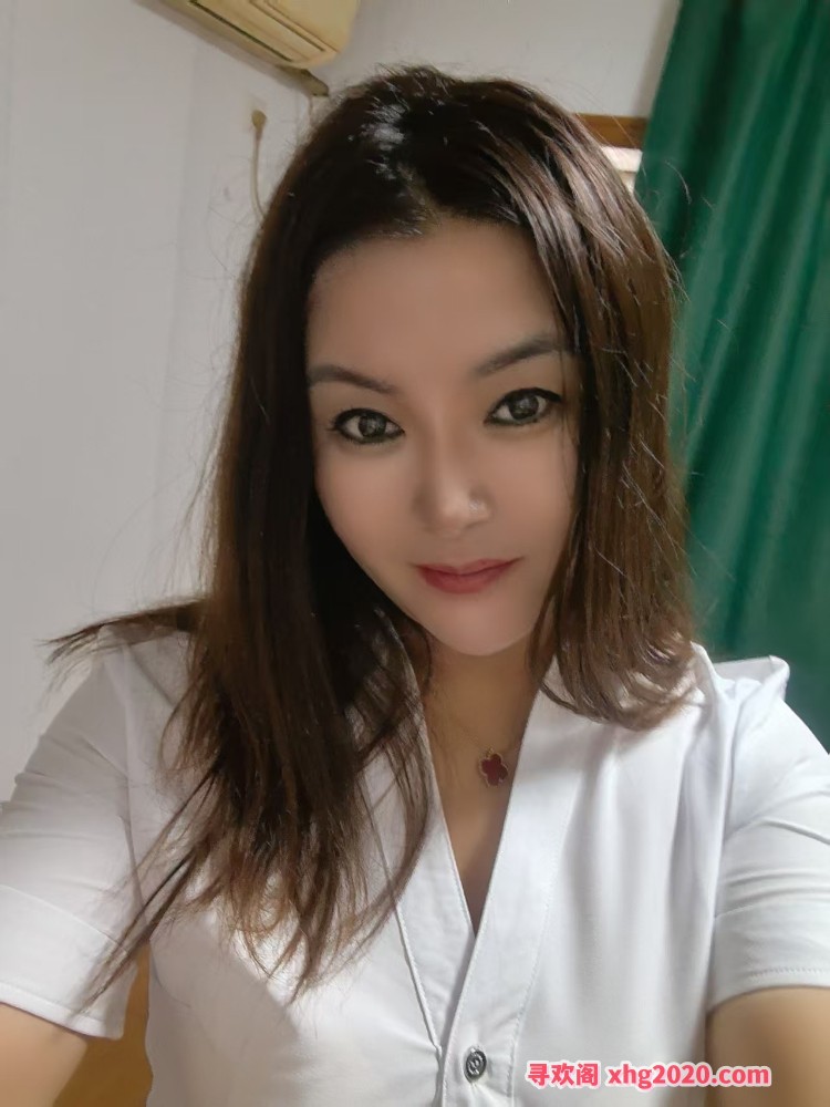 偶然的机会，约上了一个兼职的东北小骚货，会各种花活，体验非常棒