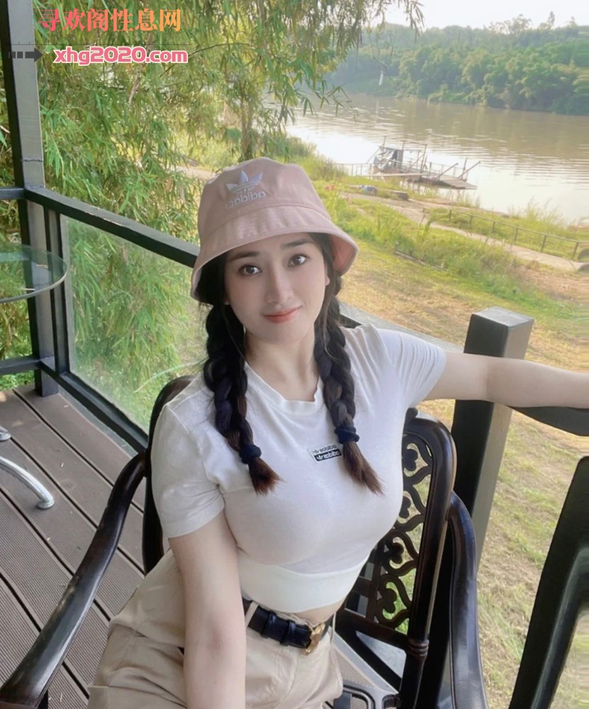 水很多的妹子身材很性感