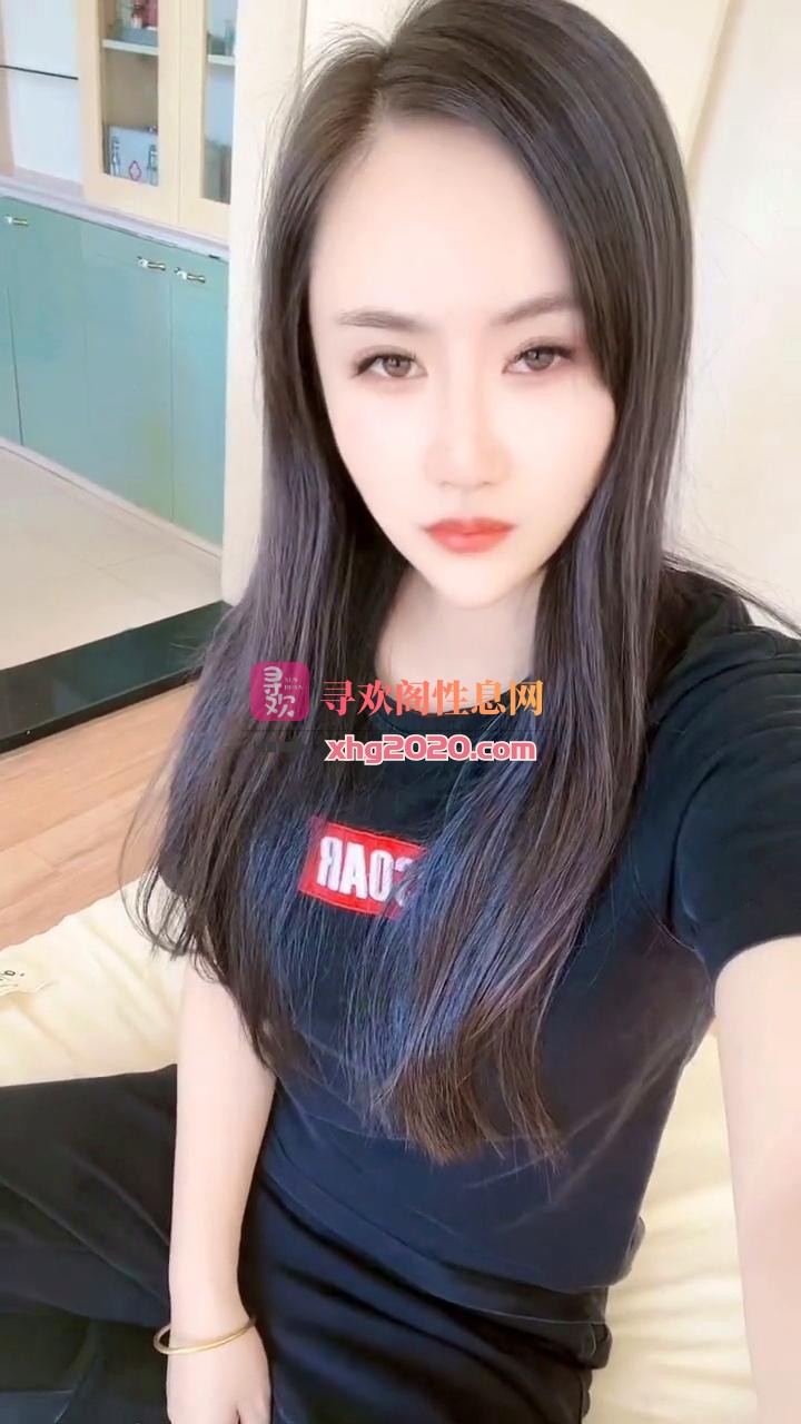 长发性感红红小姐姐