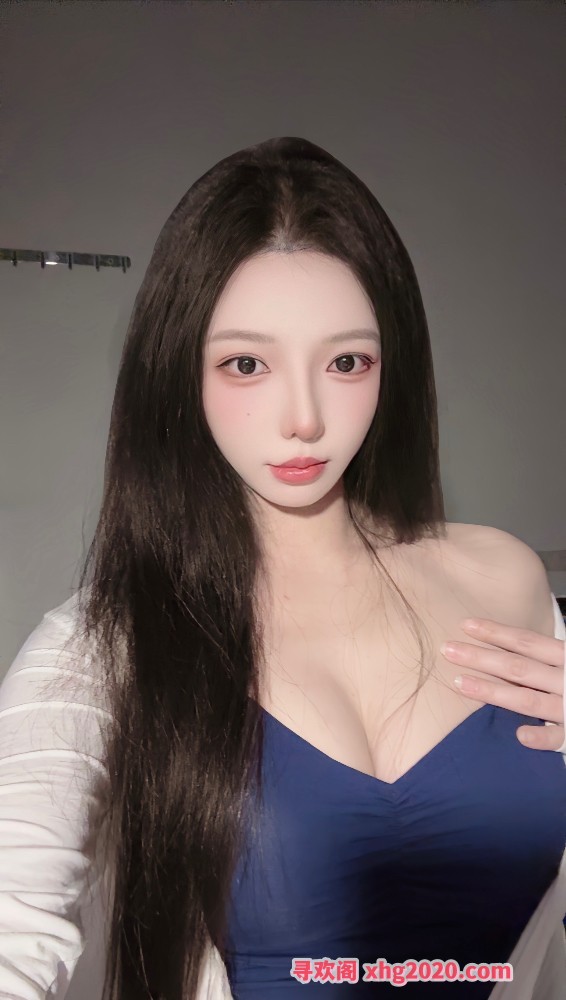 大奶嫩妹