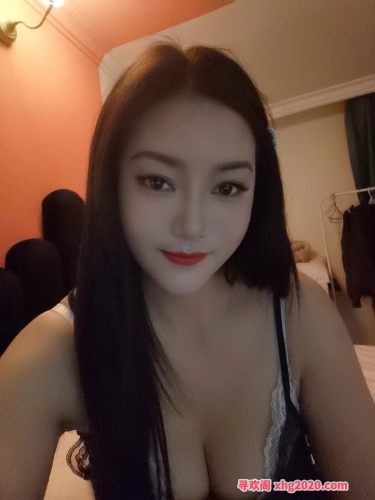 大奶肥臀服务系小姐姐