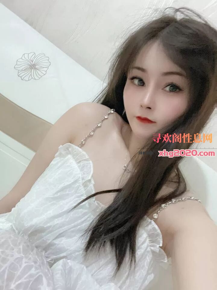 品尝白白嫩嫩的牛奶糖