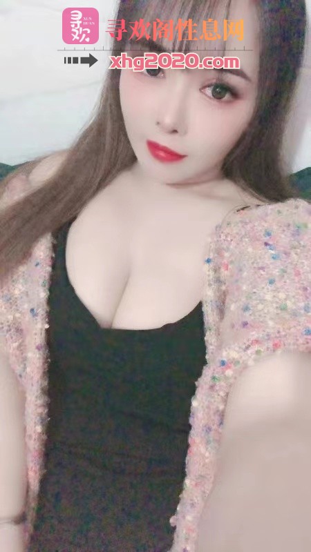 胸大臀大风骚少妇