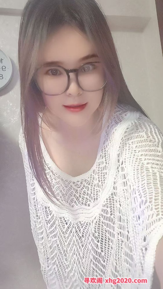 口爆眼镜骚妇