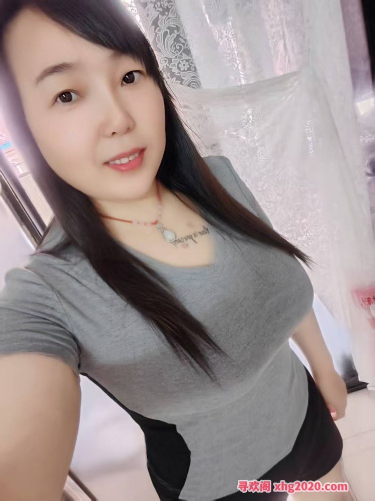 光明巨乳少妇