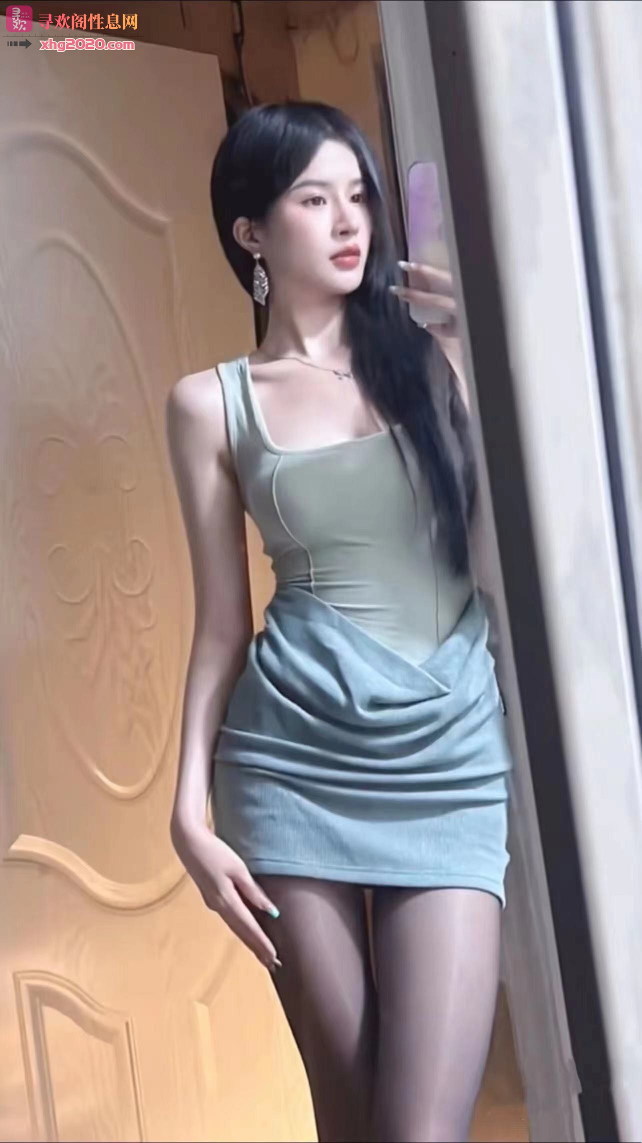 蜜桃臀兼职美女