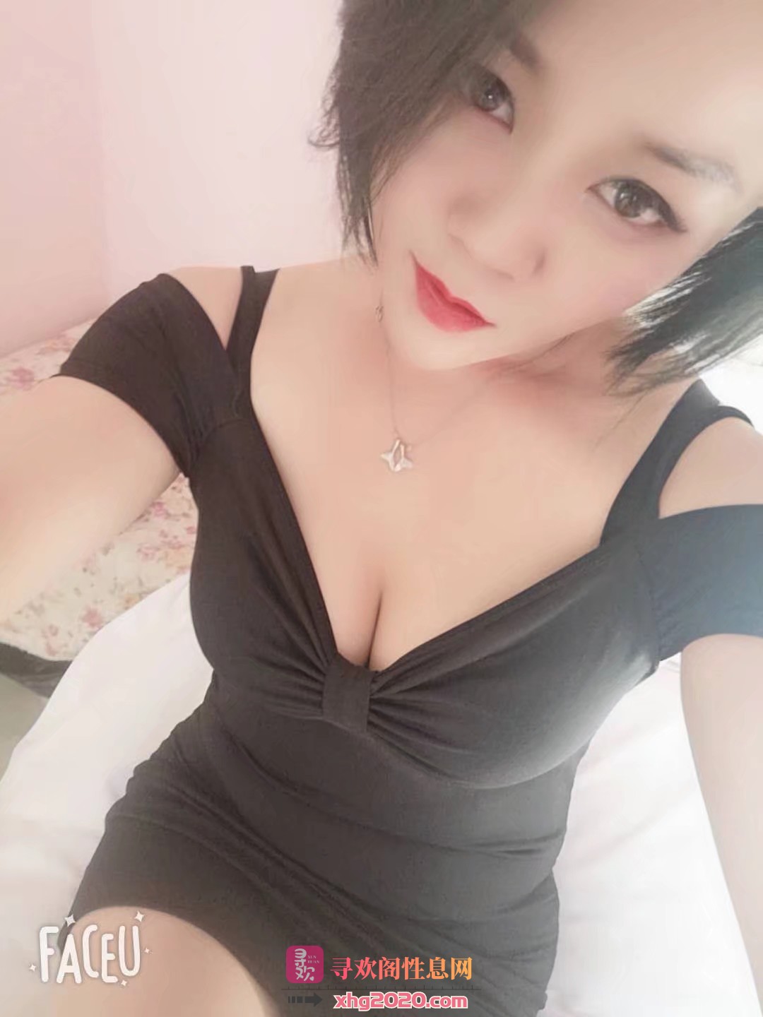 骚的可以，口活自己湿了，好身材值得发射
