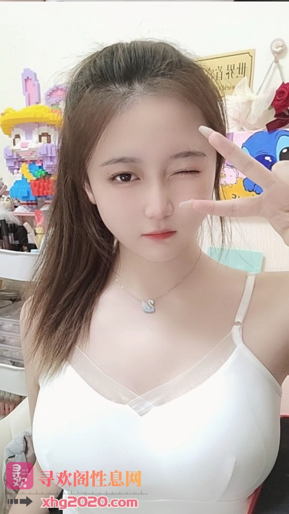 新人兼职大胸妹，逼紧水多，下面粉嫩