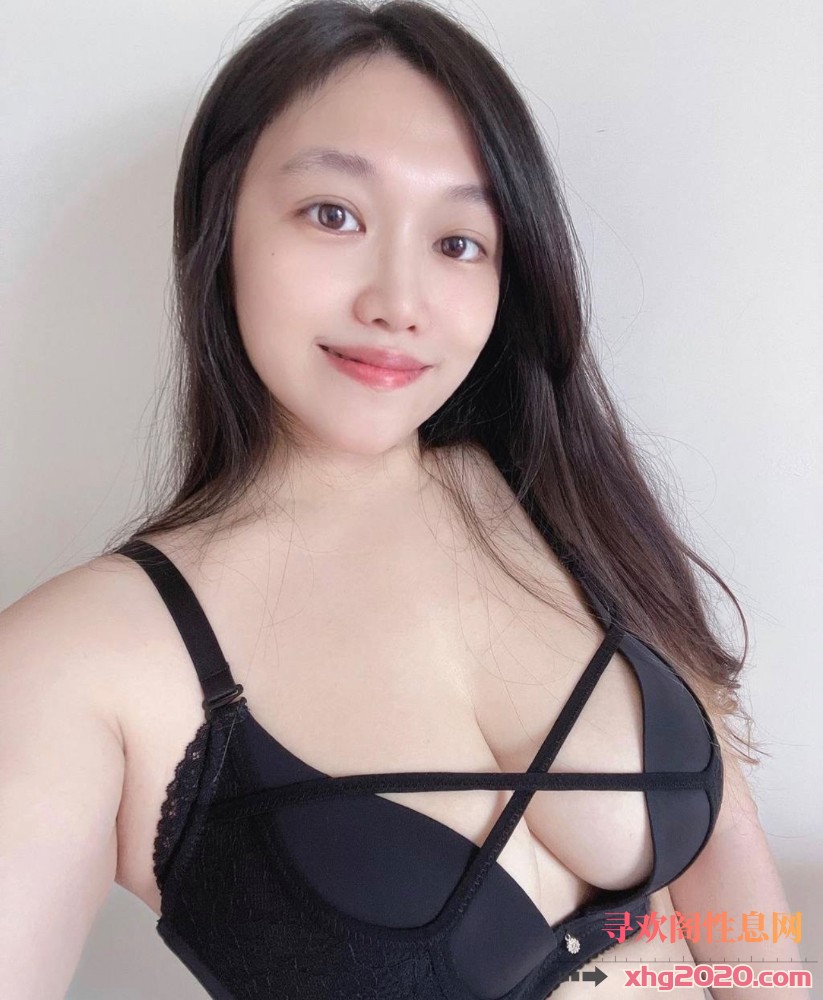 成都-性感大奶嫩逼小骚货