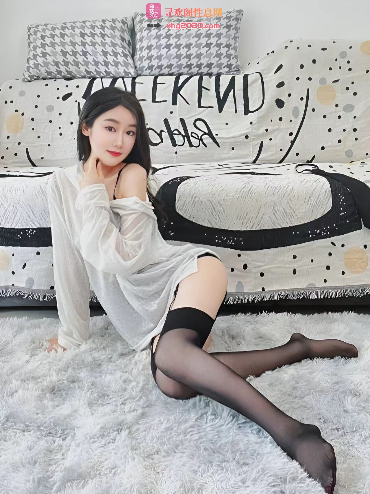 北京大奶配黑丝，妩媚女孩的勾引