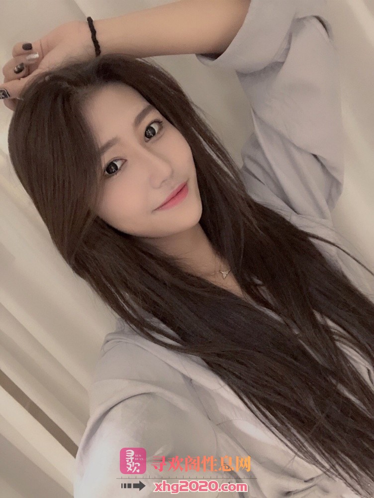 天河极品身材玲珑小巧型美女