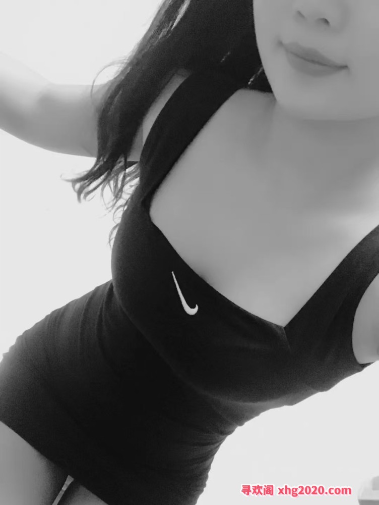健谈靓丽美女