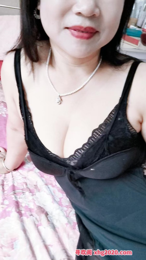 大白臀大奶少妇