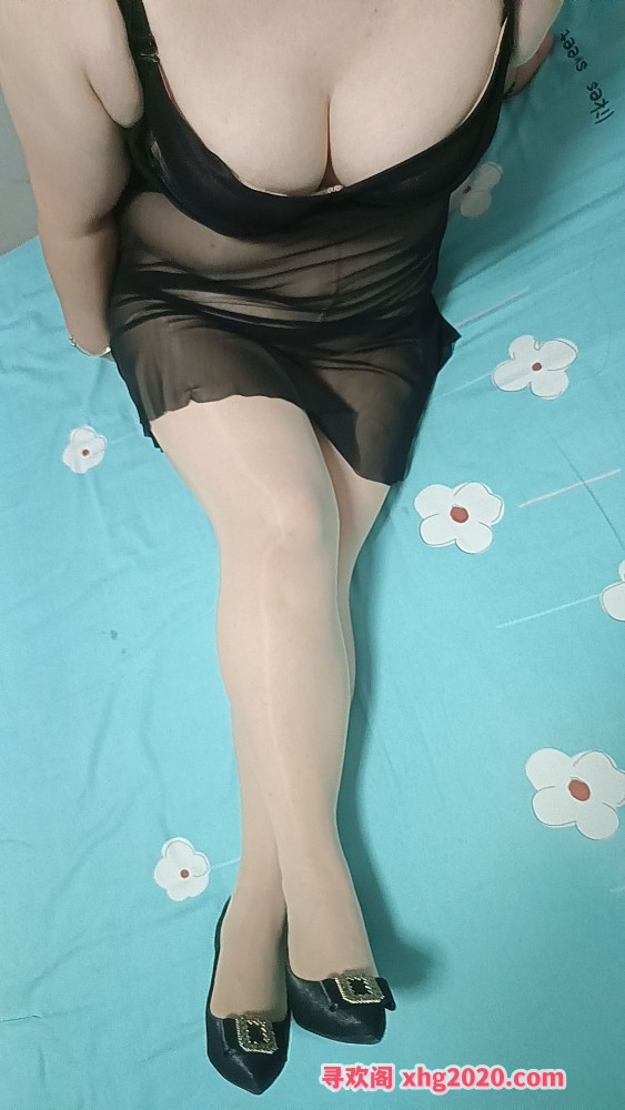 肤白肥臀熟女
