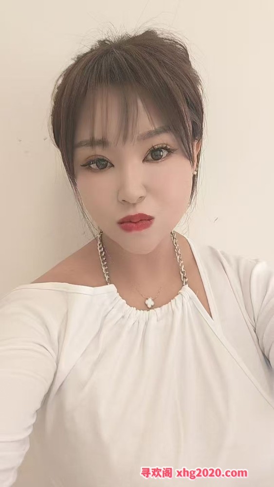 新疆黑丝肉臀熟女