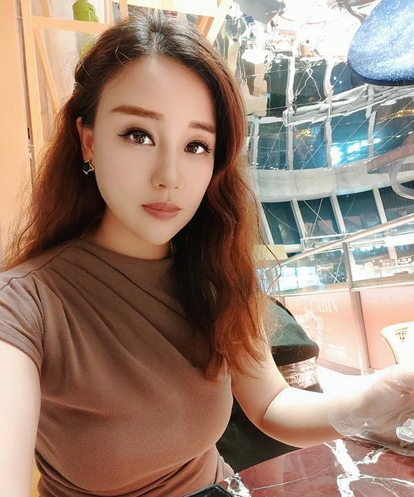 颜值大胸玥儿