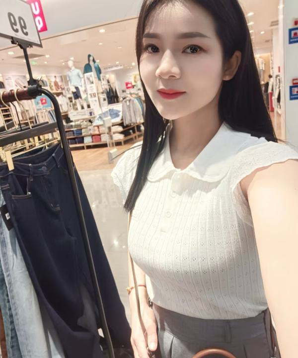 海珠轻熟性价比小妮子