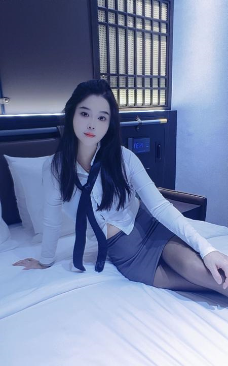 西丽长腿服务系薇薇