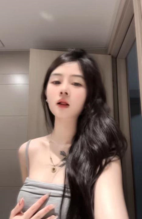 20岁白嫩微胖小妹