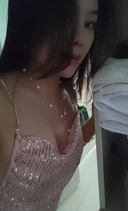 小巧风韵的少妇