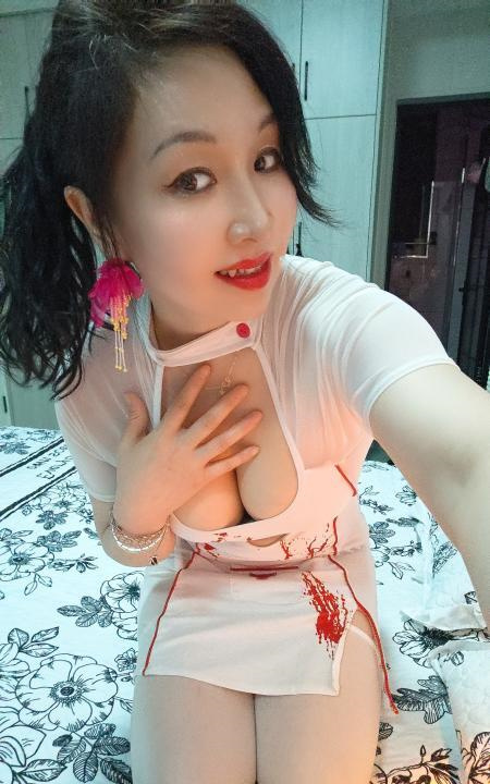 肤白气质辣妇