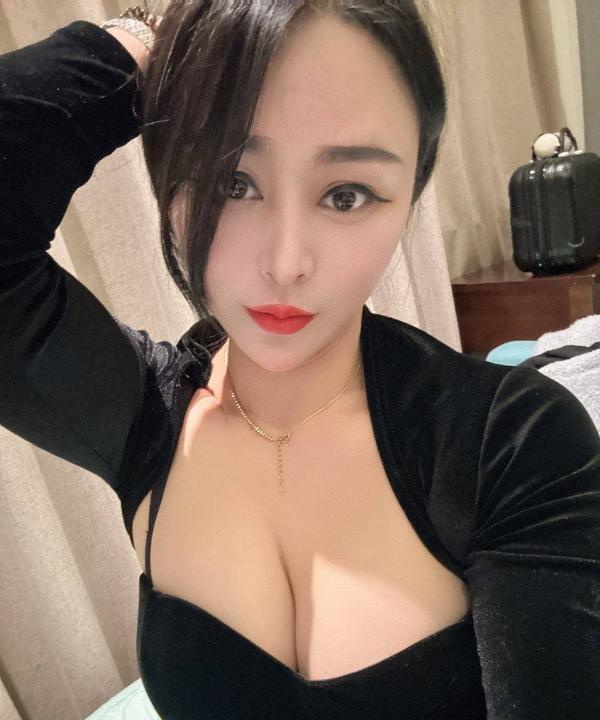 雁塔巨乳小雪