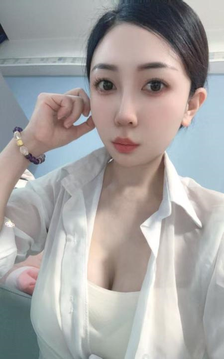 爱健身的御姐媛欣