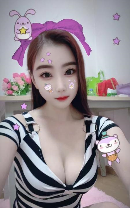 练瑜伽小姐姐